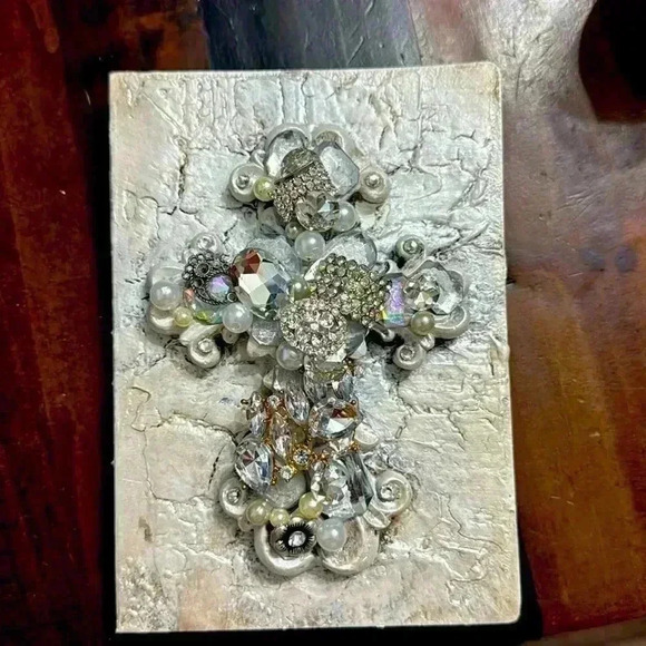 HANDMADE CUSTOM ORDER 
-HOLY BIBLE 
OLD & NEW TESTAMENT 
KING JAMES VERSION
5018 - Picture 3 of 5